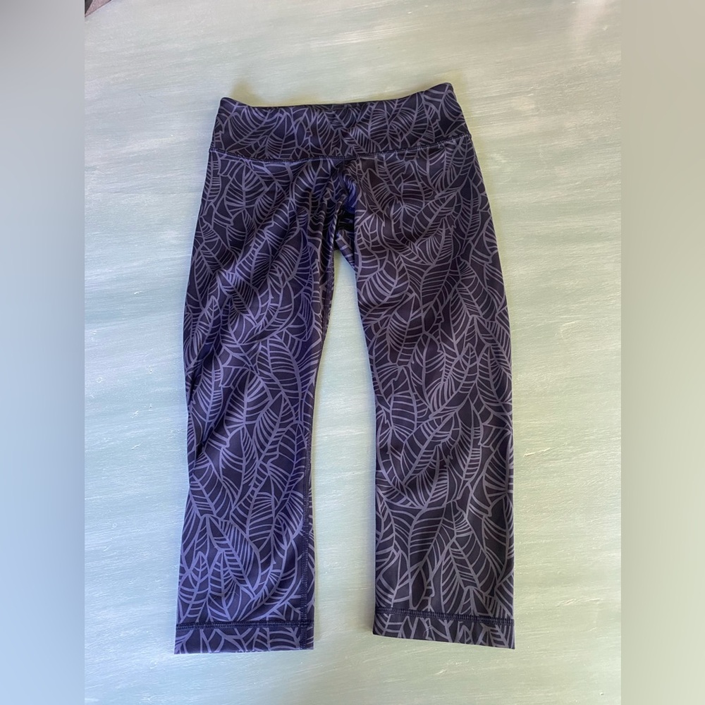 Lululemon patterned cropped leggings